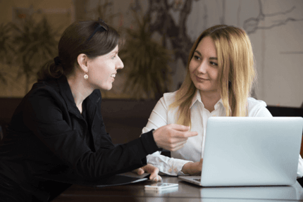 young-employee-manager-mentoring-570x381